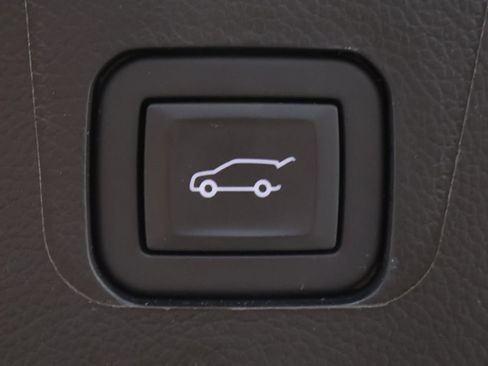 Used 2023 Chevrolet Traverse LT AWD/4WD image 55