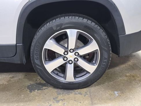 Used 2018 Chevrolet Traverse LT w/ LPO, Black Accent Package image 39