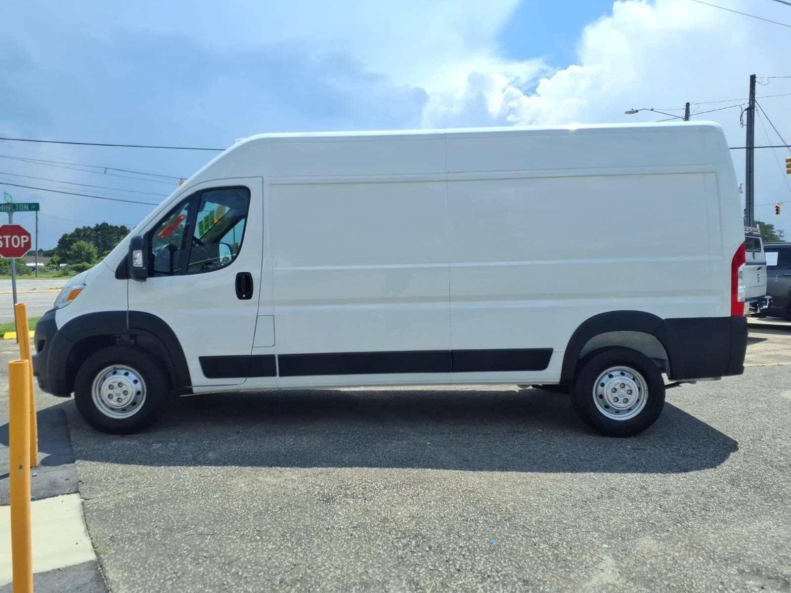 Used 2024 RAM ProMaster 2500 w/ Convenience Group FWD image 4