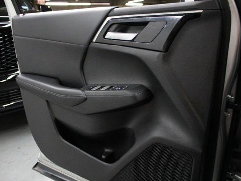 Used 2023 Mitsubishi Outlander SE image 19