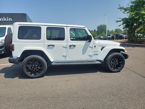 Used 2023 Jeep Wrangler Unlimited Sahara w/ Dual Top Group AWD/4WD image 6