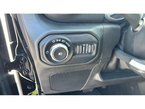 Used 2021 Jeep Wrangler Unlimited Sahara AWD/4WD image 19