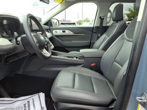 Used 2025 Ford Explorer Active w/ Active Comfort Package AWD/4WD image 16