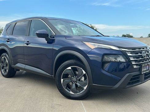 Used 2025 Nissan Rogue SV AWD/4WD image 5