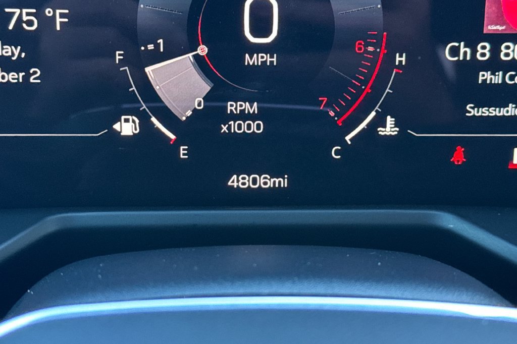 Used 2025 GMC Acadia Elevation FWD image 32