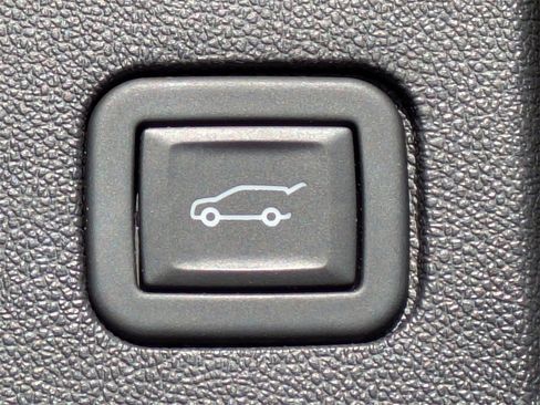 Used 2024 Chevrolet Equinox Premier image 14