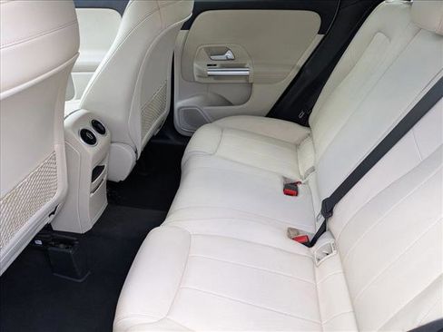 Certified 2021 Mercedes-Benz GLA 250 4MATIC image 17