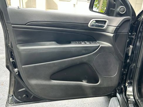 Used 2019 Jeep Grand Cherokee Laredo w/ Laredo X Package RWD image 28