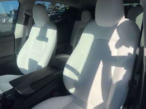 Used 2024 Tesla Model Y Performance image 10