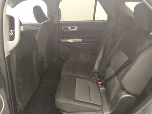 Used 2023 Ford Explorer XLT AWD/4WD image 18