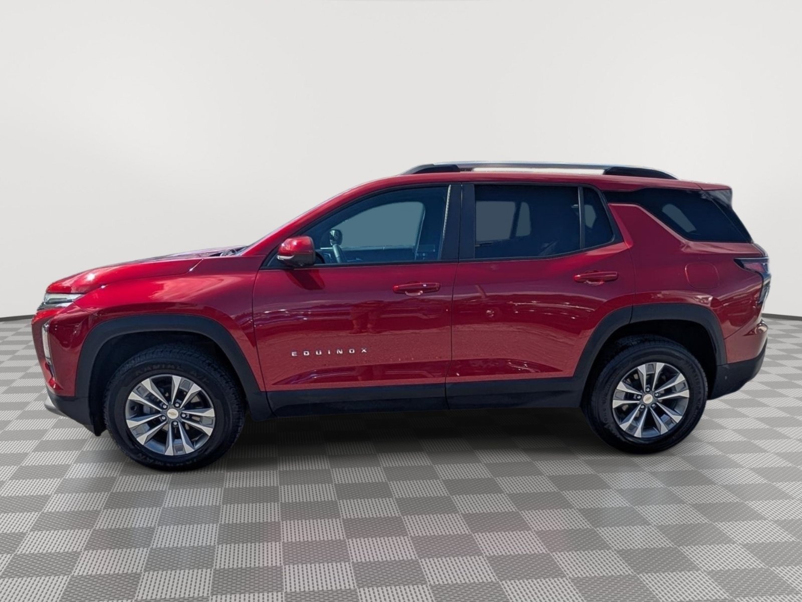 Used 2025 Chevrolet Equinox LT w/ Convenience Package II FWD image 2