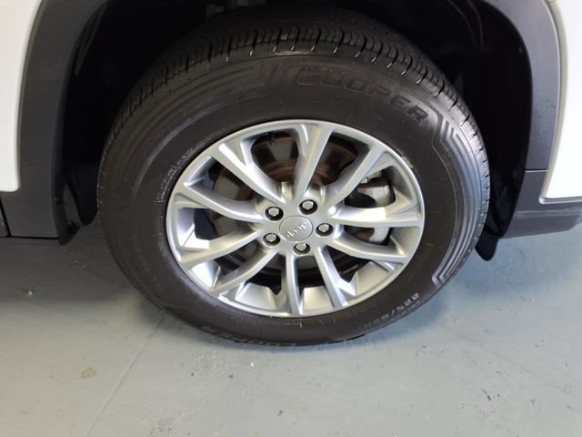 Used 2021 Jeep Cherokee Latitude Lux w/ Comfort/Convenience Group AWD/4WD image 9