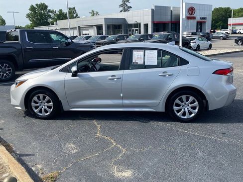 Used 2026 Toyota Corolla LE FWD image 4