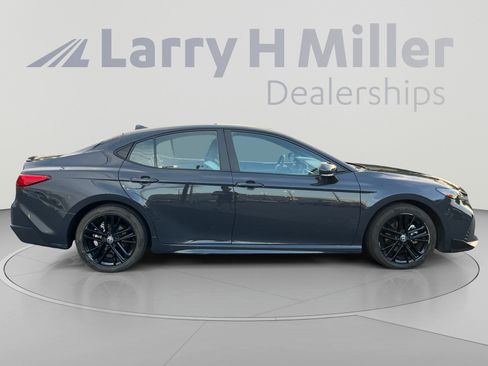 Used 2025 Toyota Camry SE FWD image 6