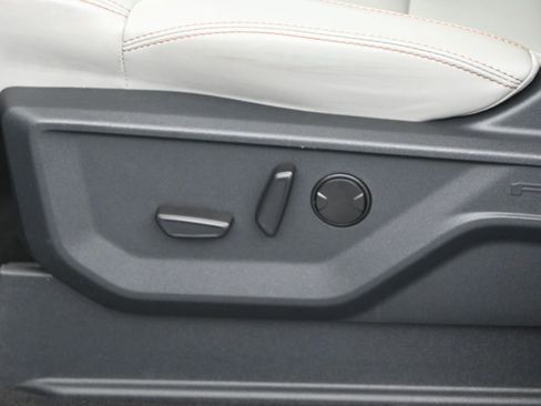 Used 2025 Ford Expedition Active image 10