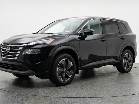Used 2025 Nissan Rogue SV image 3