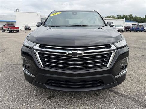 Used 2023 Chevrolet Traverse LT AWD/4WD image 2