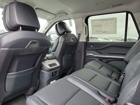 New 2026 Lincoln Navigator Premiere image 16