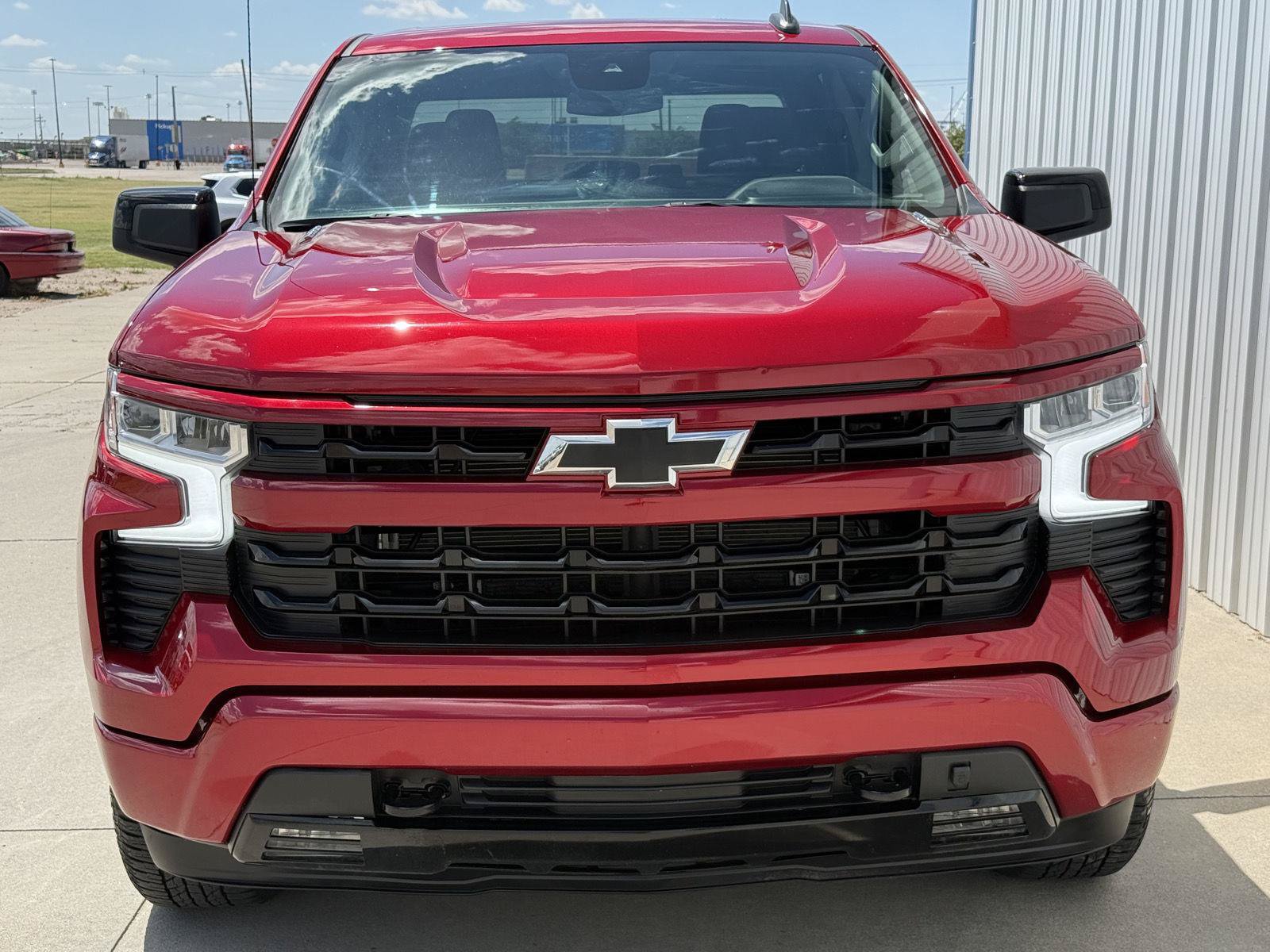Used 2024 Chevrolet Silverado 1500 RST w/ Z71 Off-Road Package AWD/4WD image 2
