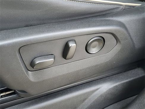 Used 2024 Chevrolet Suburban Premier image 19