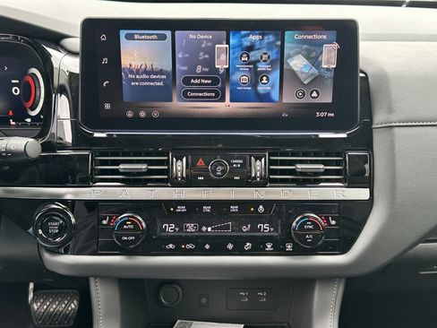 New 2026 Nissan Pathfinder SL image 4