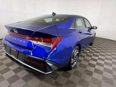 Used 2025 Hyundai Elantra SEL FWD image 5