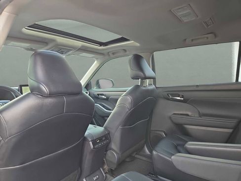 Used 2024 Toyota Highlander XLE image 15
