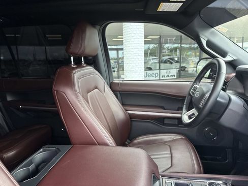 Used 2024 Ford Expedition Limited RWD image 11