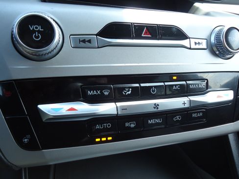 Used 2023 Ford Explorer XLT w/ Equipment Group 202A AWD/4WD image 19