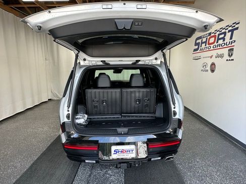 Used 2025 Hyundai Santa Fe Calligraphy AWD/4WD image 8