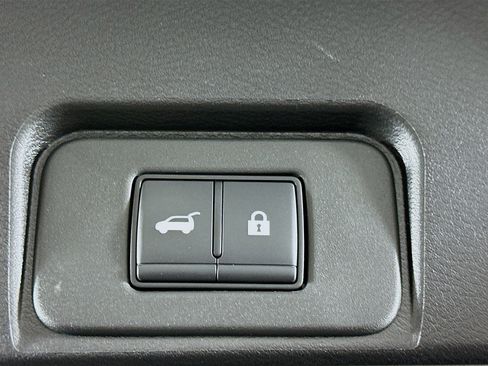 Used 2025 Nissan Rogue SV image 29