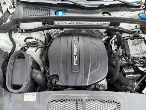 Used 2020 Porsche Macan w/ Premium Package Plus AWD/4WD image 42
