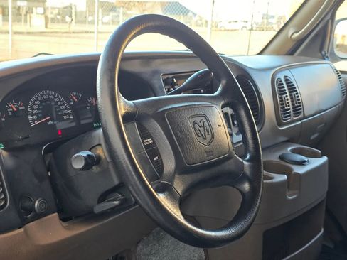 Used 2001 Dodge B1500 image 9