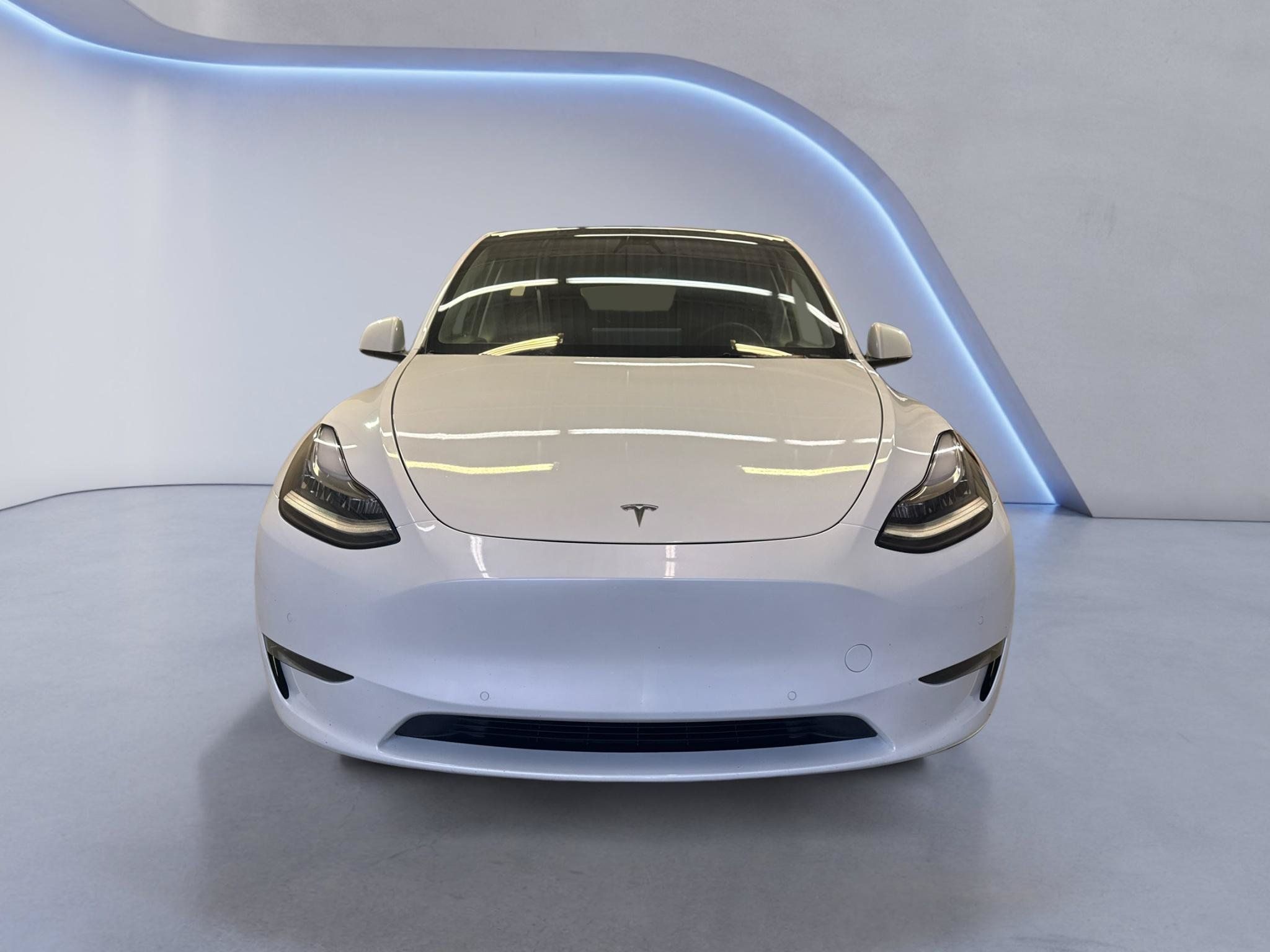 Used 2022 Tesla Model Y Long Range AWD/4WD image 2