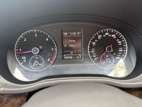 Used 2015 Volkswagen Passat TDI SEL Premium FWD image 16