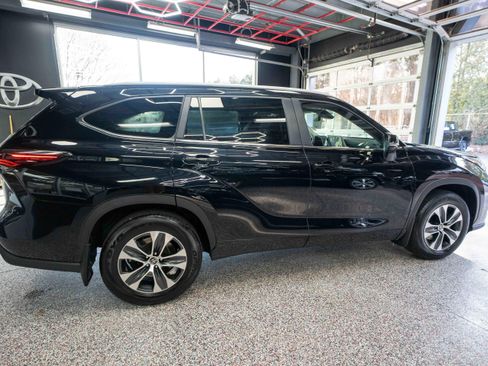 Used 2025 Toyota Highlander XLE image 4