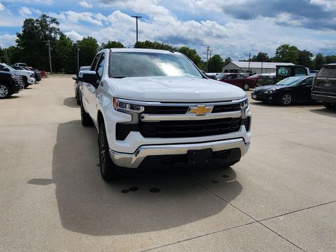 Used 2024 Chevrolet Silverado 1500 LT AWD/4WD image 2