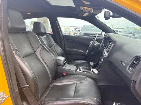 Used 2017 Dodge Charger SXT w/ AWD Plus Group image 40