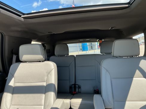 Certified 2022 GMC Yukon SLT w/ SLT Premium Package AWD/4WD image 10