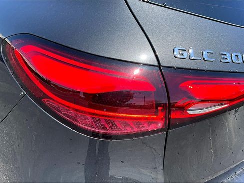 Used 2025 Mercedes-Benz GLC 300 4MATIC image 14