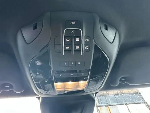 Used 2020 Maserati Levante image 36