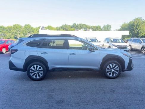 Used 2023 Subaru Outback Premium AWD/4WD image 5