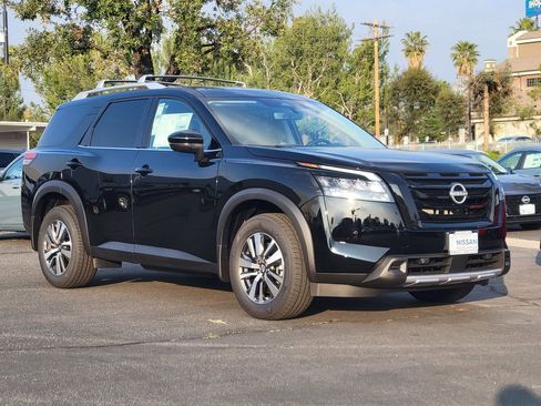 New 2025 Nissan Pathfinder SL w/ Black Appearance Package image 15