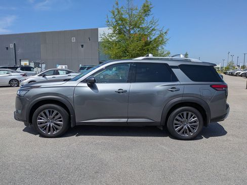 Used 2023 Nissan Pathfinder SL w/ SL Premium Package AWD/4WD image 7
