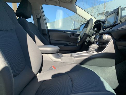 Used 2020 Toyota RAV4 LE w/ All Weather Liner Package image 35