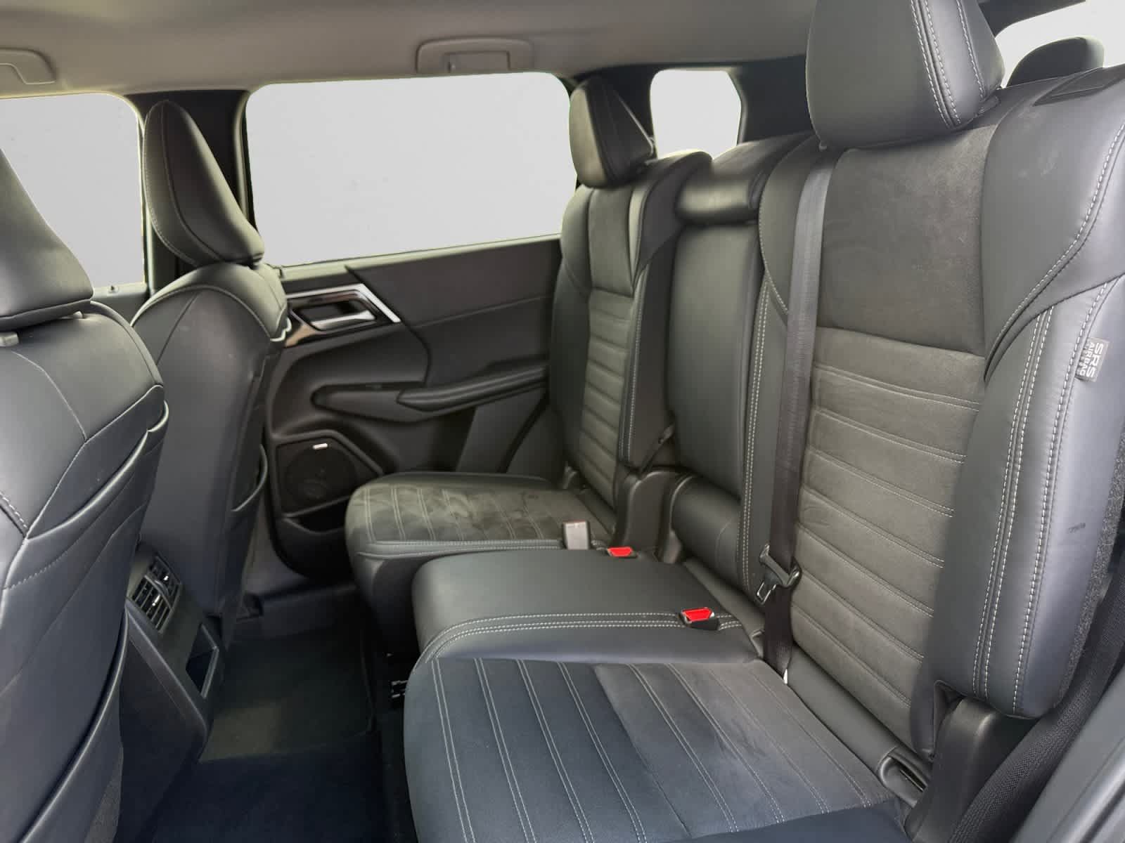 Used 2025 Mitsubishi Outlander SE AWD/4WD image 13