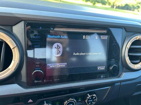 Used 2017 Toyota Tacoma TRD Sport AWD/4WD image 24