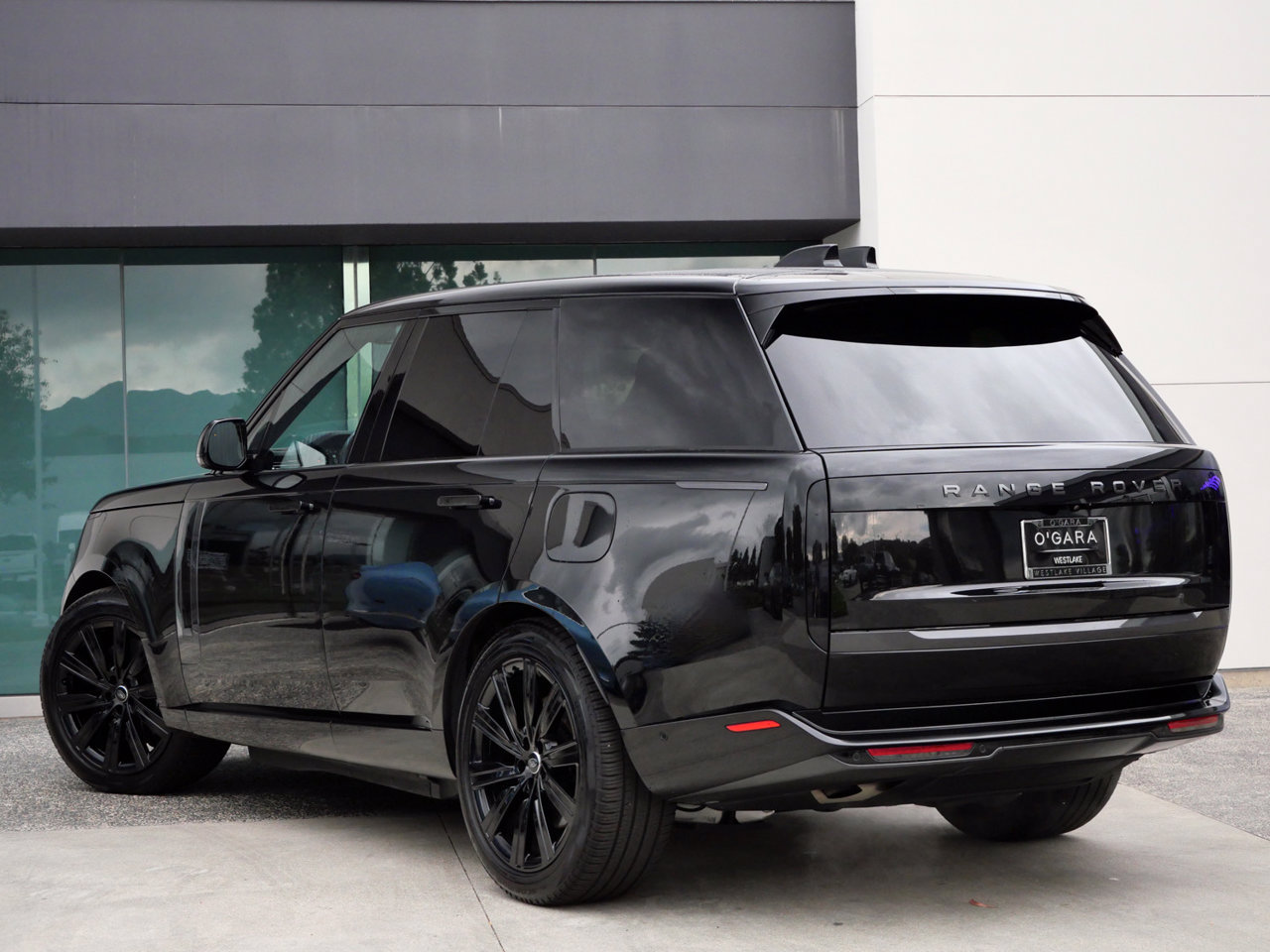 Used 2025 Land Rover Range Rover SE AWD/4WD image 5