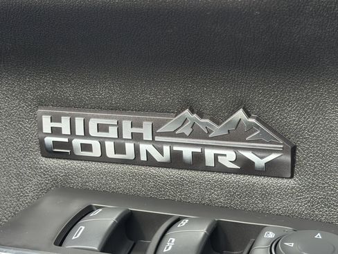 Used 2024 Chevrolet Silverado 1500 High Country w/ Technology Package AWD/4WD image 35