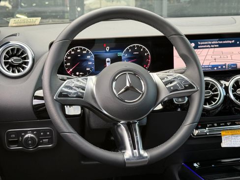Used 2025 Mercedes-Benz GLA 250 image 37